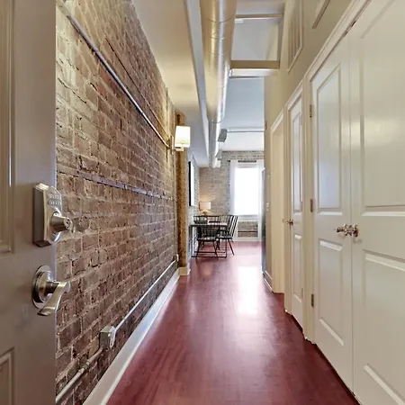 Downtown Loft- Steps Away From Plant Riverside!
